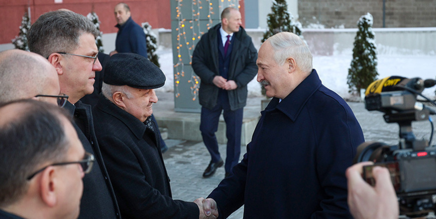 Лукашенко посетил ОАО "Планар" и принял участие в запуске уникального производства