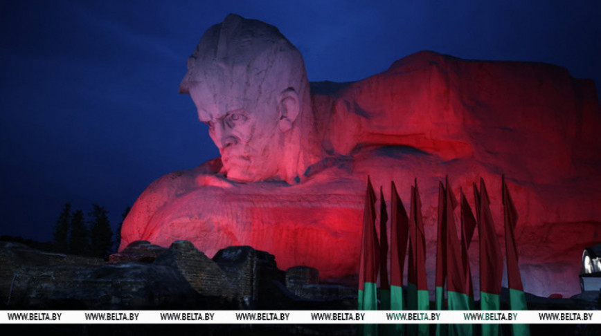 Лукашенко: сберечь мир - священный долг нынешнего поколения белорусов