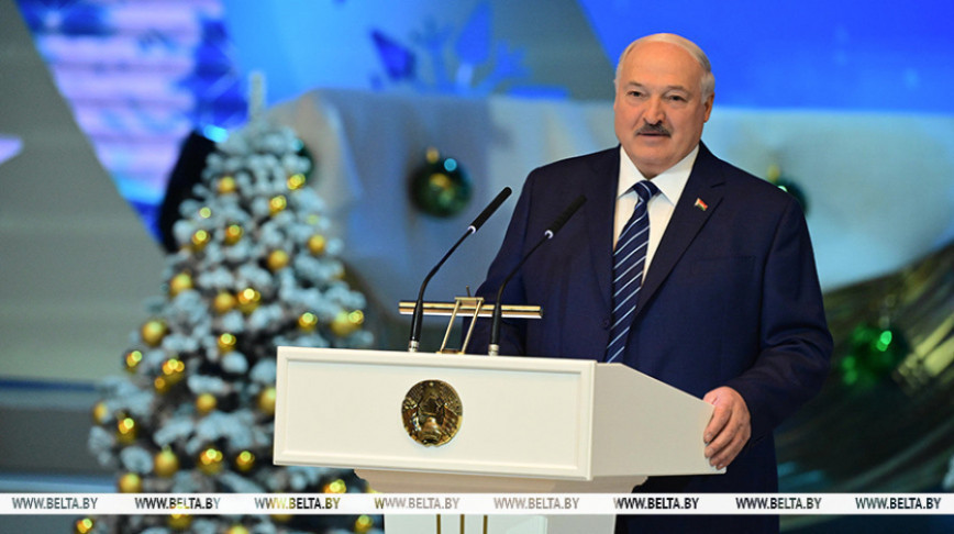 Президент Беларуси Александр Лукашенко поблагодарил учителей и воспитателей за творческий труд и терпение. Об этом он заявил на благотворительном празднике для детей в рамках акции "Наши дети" Президент Беларуси Александр Лукашенко поблагодарил учителей и воспитателей за творческий труд и терпение. Об этом он заявил на благотворительном празднике для детей в рамках акции "Наши дети"