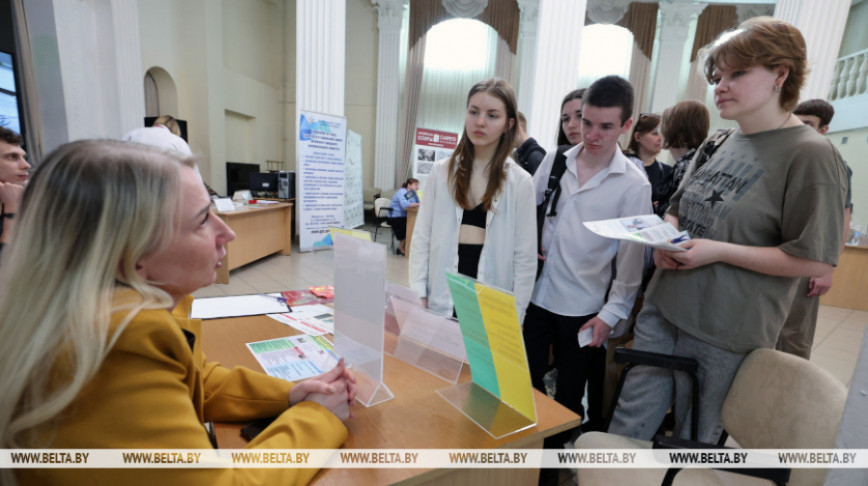Потрудиться на каникулах и пополнить личный бюджет. В Витебске проходит молодежная ярмарка вакансий