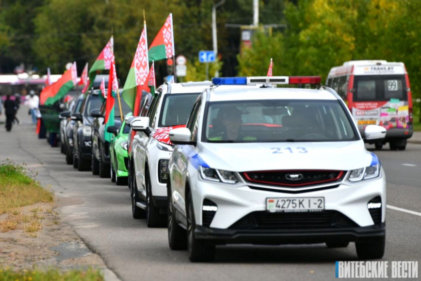 Символ единства и патриотизма. По улицам Витебска прошел автопробег