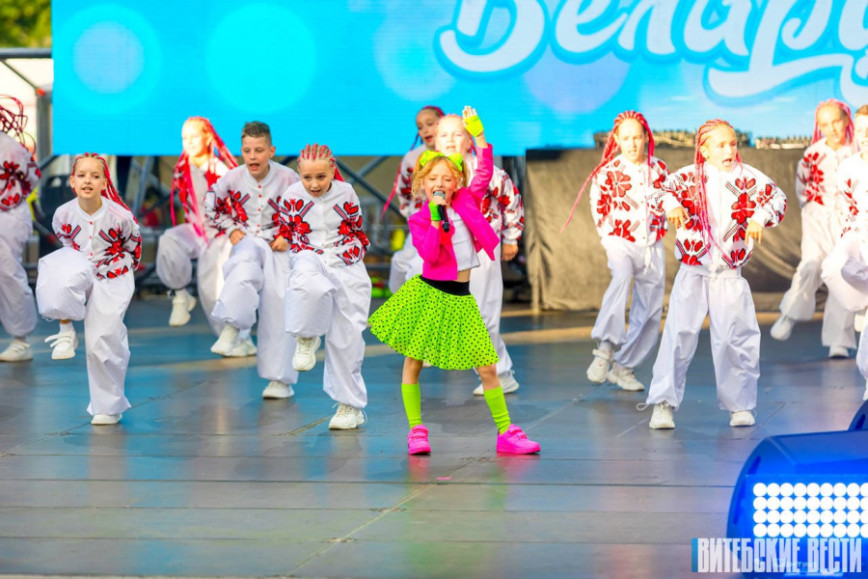 Незабываемым концертом «Звёзды TikTok» открыли новую площадку «Славянского базара»