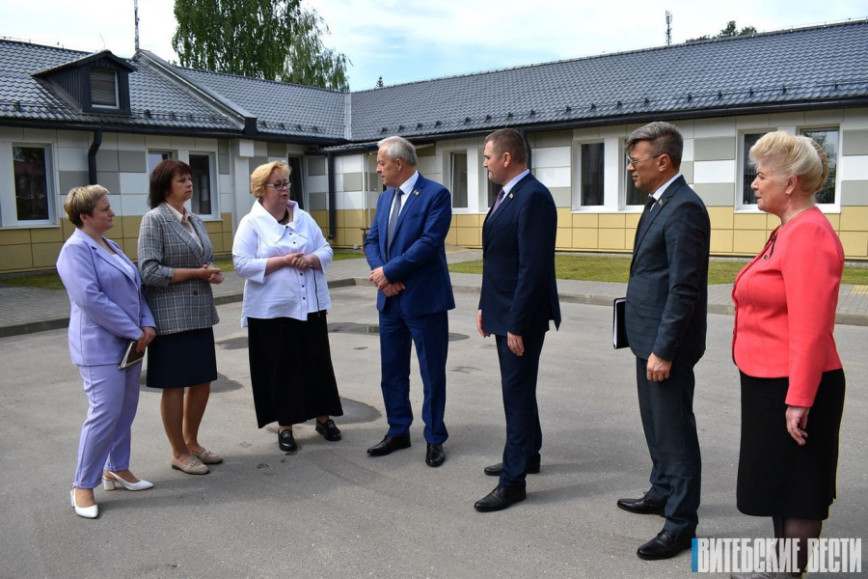 Личный приём, встреча с трудовыми коллективами и подготовка к фестивалю «Вытокi»: Игорь Сергеенко с рабочим визитом в Витебской области