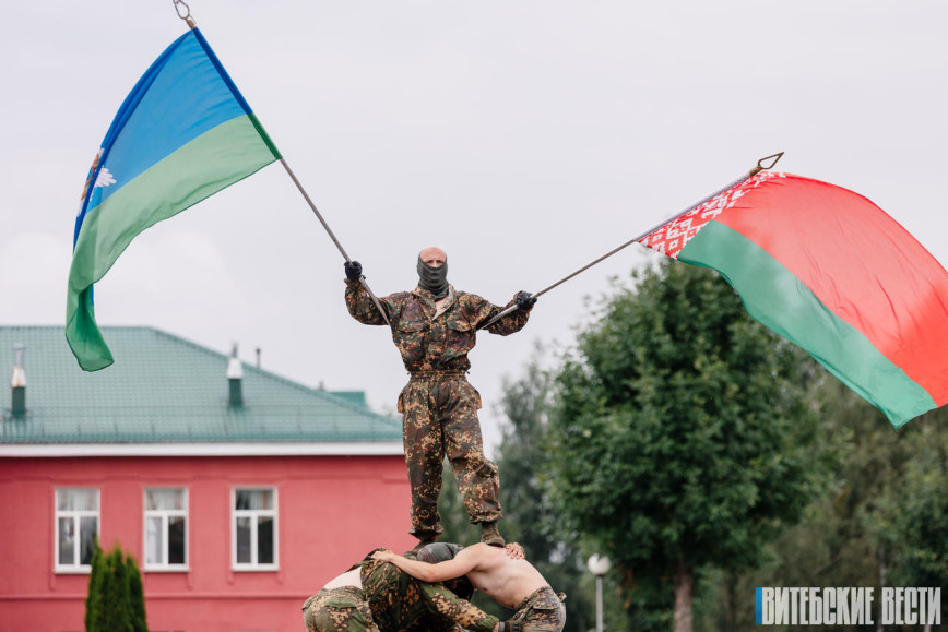 «Никто кроме нас»: День десантников и сил специальных операций отметили в Витебске