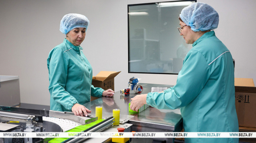 Lukashenko sends professional day greetings to pharma, microbiology workers