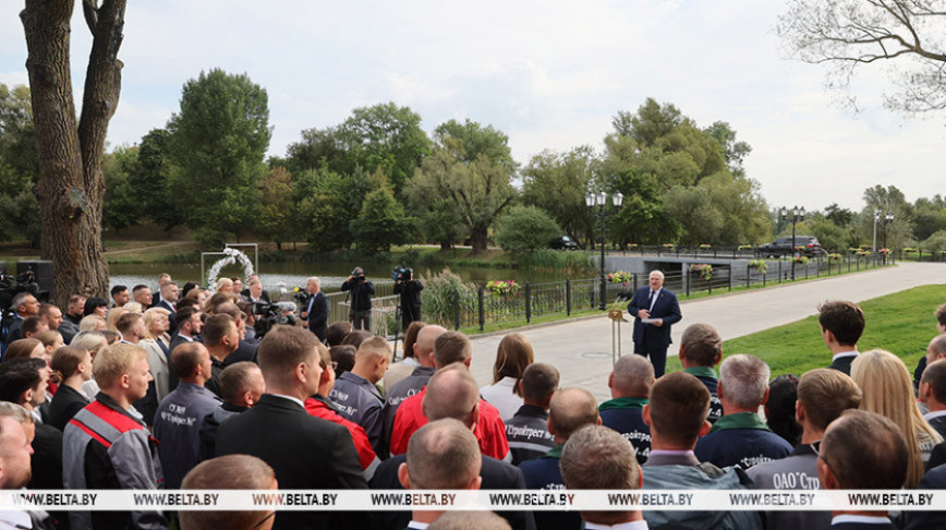 Lukashenko shares plans to connect Minsk, satellite cities with fast transport links