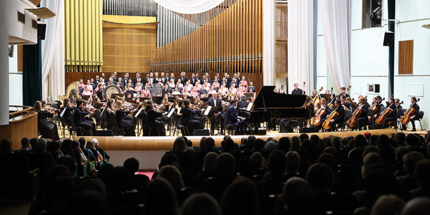 Belarusian-Russian Youth Orchestra led by Yuri Bashmet performs in Minsk