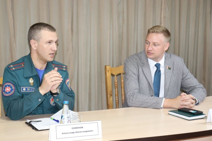 Безопасность урожая и развитие страны: диалог депутата со спасателями
