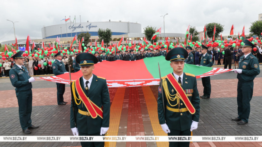 Плошчу Дзяржаўнага сцяга адкрылі ў Оршы ў Дзень народнага адзінства