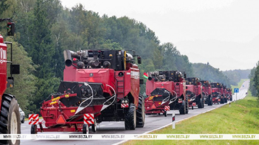 На дапамогу хлебаробам Віцебскага раёна прыбываюць камбайны з Магілёўскай вобласці