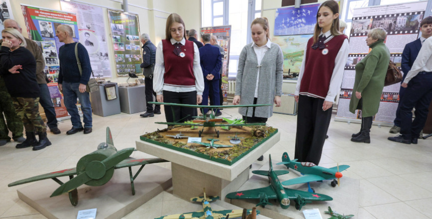 "Тым, хто не вярнуўся з палёту": у Віцебску адкрылася беларуска-расійская выстава аб героях-лётчыках