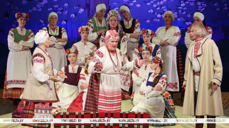 Легендарнай "Несцеркай" адкрылі юбілейны 100-ы сезон артысты Коласаўскага тэатра