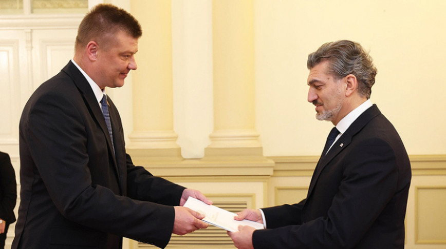 Пасол Беларусі ўручыў даверчыя граматы прэзідэнту Грузіі
